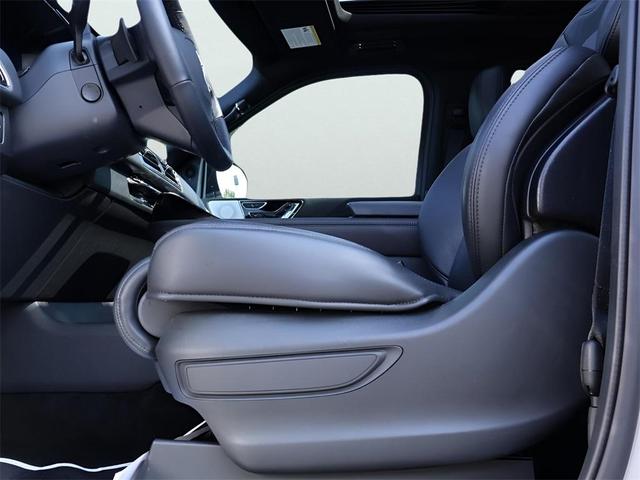 Photo of 2024 Ceramic Pearl Metallic Lincoln Navigator
