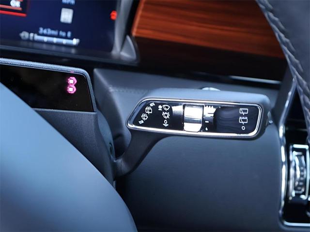Photo of 2024 Ceramic Pearl Metallic Lincoln Navigator