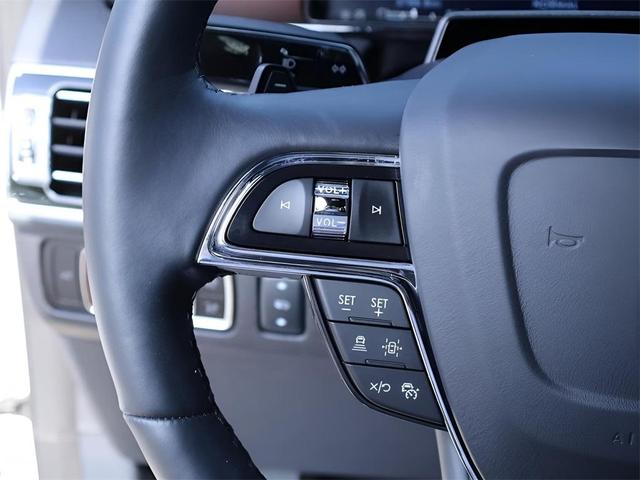Photo of 2024 Ceramic Pearl Metallic Lincoln Navigator