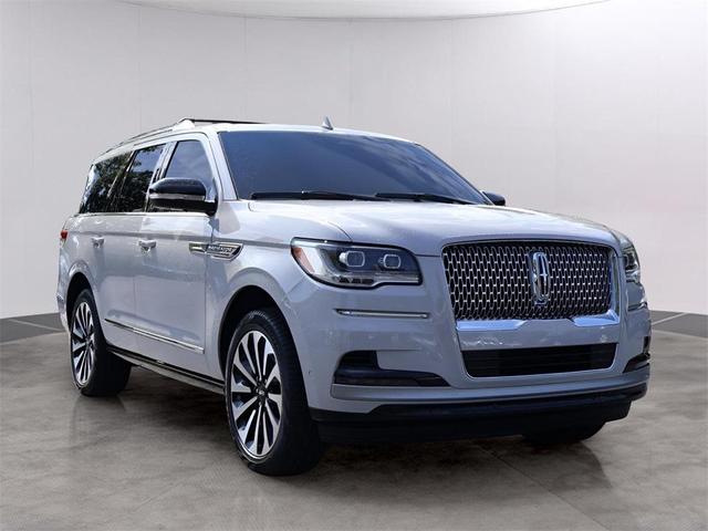 Photo of 2024 Ceramic Pearl Metallic Lincoln Navigator