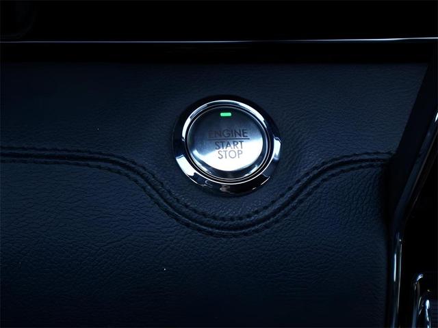 Photo of 2024 Ceramic Pearl Metallic Lincoln Navigator