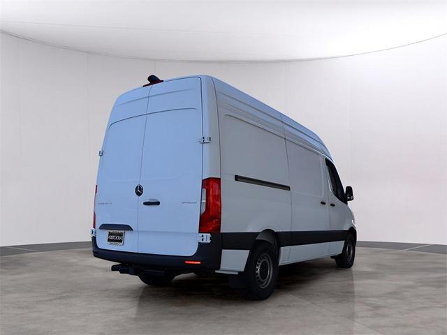 Photo of 2025 Arctic White Mercedes-Benz Sprinter 2500