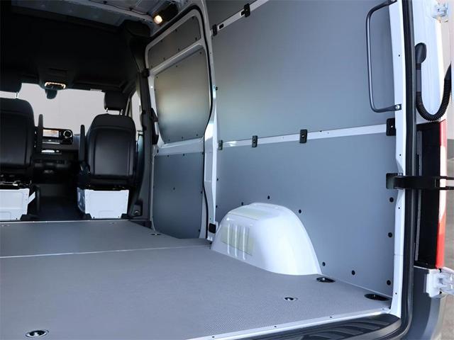 Photo of 2025 Arctic White Mercedes-Benz Sprinter 2500