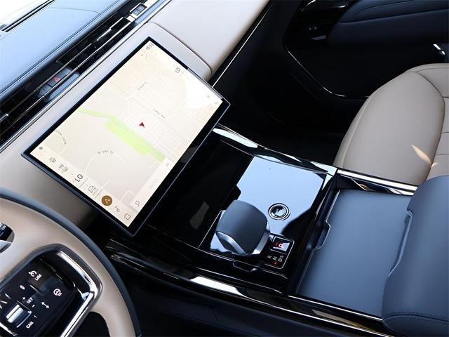 Photo of 2025 Ostuni Pearl White Land Rover Range Rover Sport