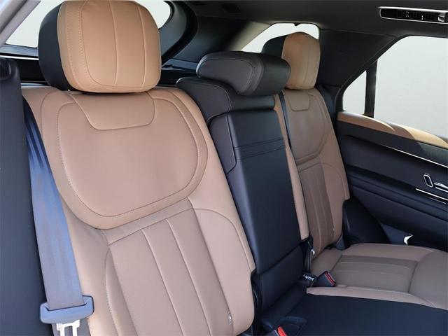Photo of 2025 Ostuni Pearl White Land Rover Range Rover Sport