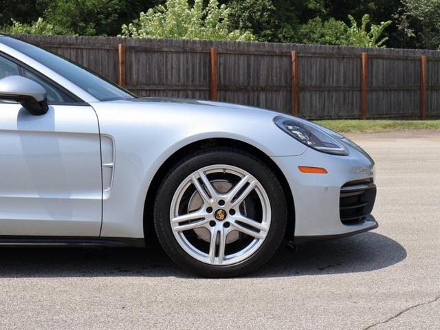 Photo of 2022 Dolomite Silver Metallic Porsche Panamera