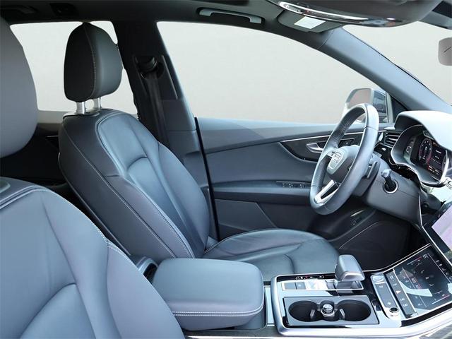 Photo of 2019 Orca Black Metallic Audi Q8