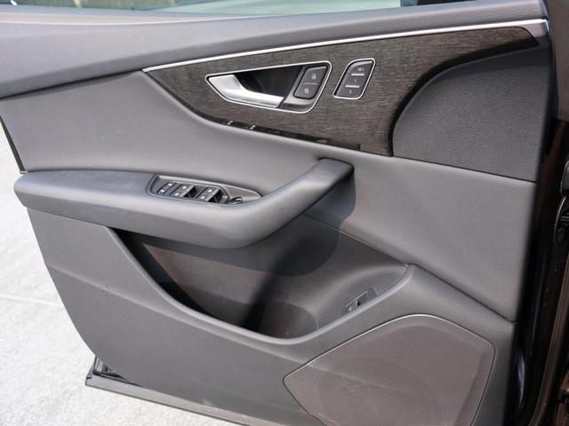 Photo of 2019 Orca Black Metallic Audi Q8