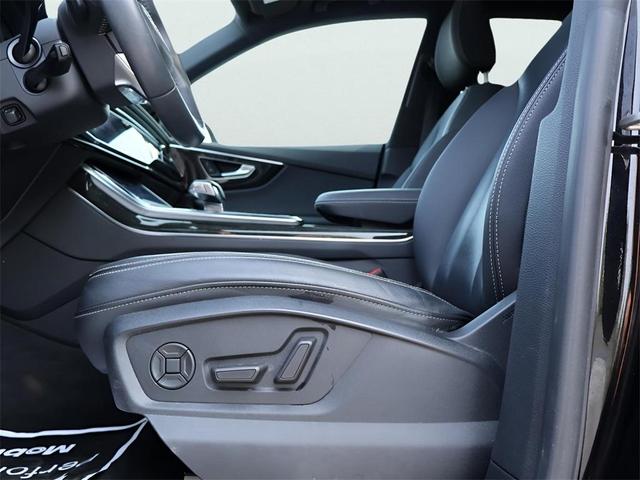 Photo of 2019 Orca Black Metallic Audi Q8