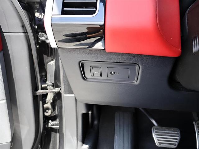 Photo of 2021 Santorini Black Land Rover Range Rover Sport