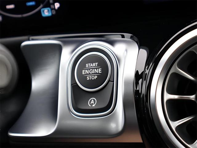 Photo of 2025 Midnight Black Mercedes-Benz GLB 250