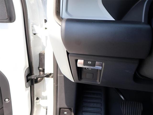 Photo of 2024 Fuji White Land Rover Defender