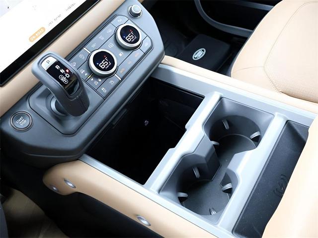 Photo of 2025 Fuji White Land Rover Defender