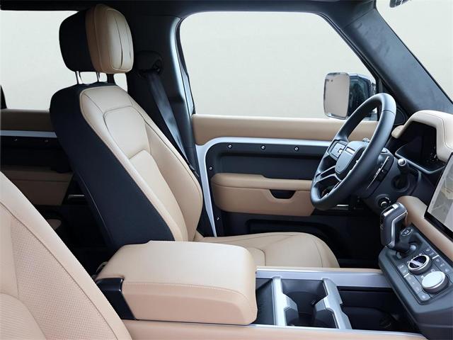 Photo of 2025 Fuji White Land Rover Defender
