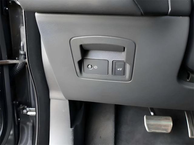 Photo of 2025 Carpathian Grey Land Rover Range Rover Velar