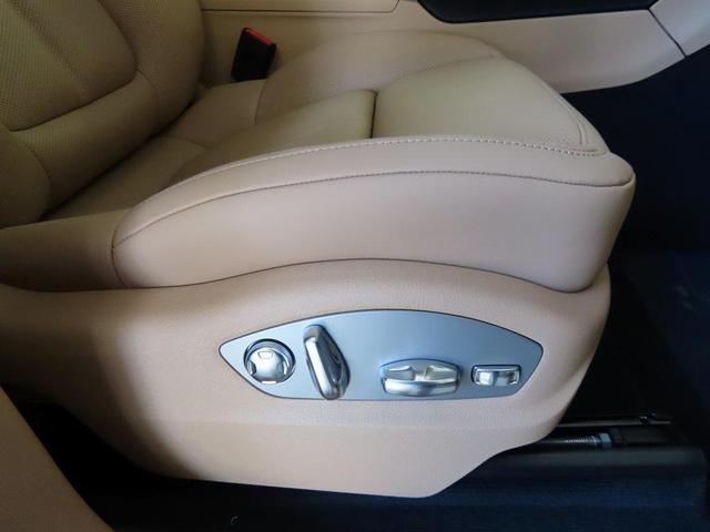 Photo of 2025 Volcano Grey Metallic Porsche Macan