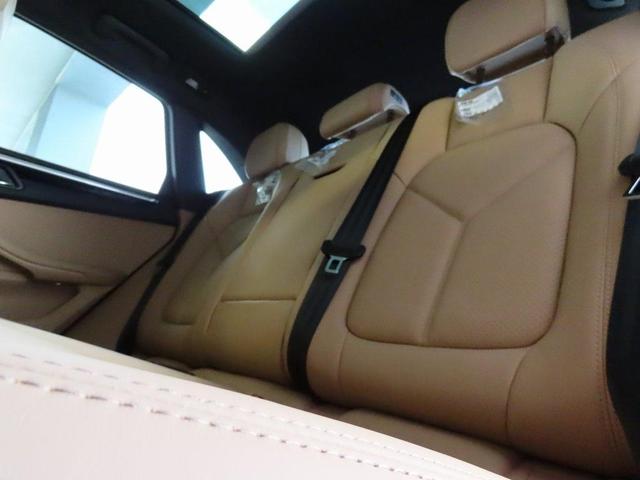 Photo of 2025 Carrara White Metallic Porsche Macan