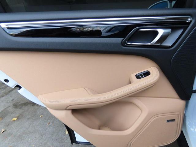 Photo of 2025 Carrara White Metallic Porsche Macan