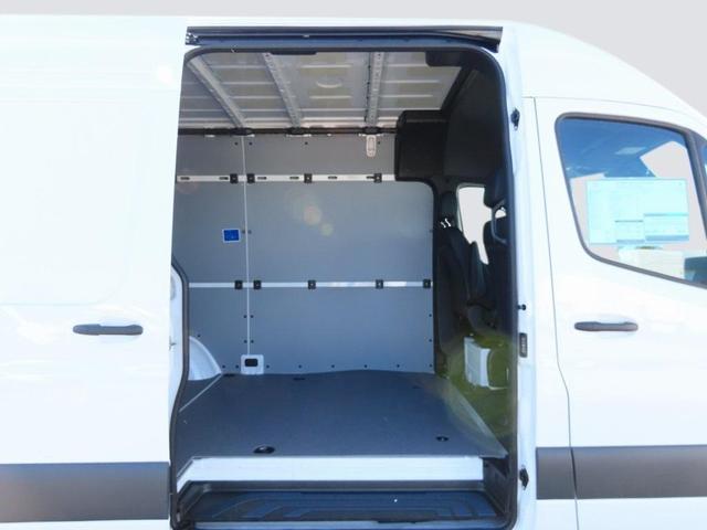 Photo of 2024 Arctic White Mercedes-Benz Sprinter 2500