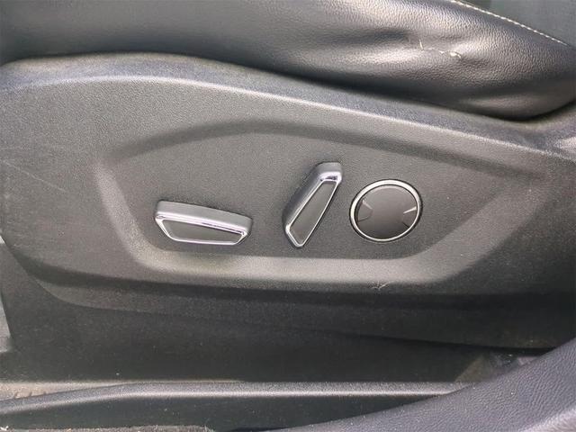 Photo of 2018 Ingot Silver Metallic Ford Edge