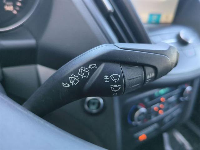 Photo of 2019 Oxford White Ford Escape