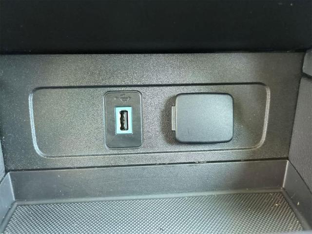 Photo of 2019 Oxford White Ford Escape