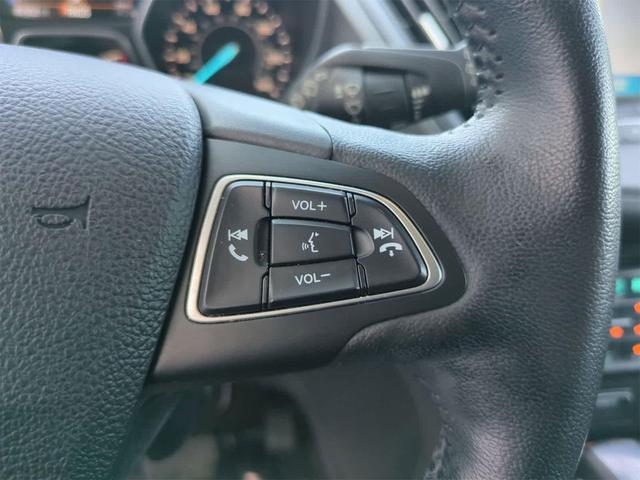 Photo of 2019 Oxford White Ford Escape