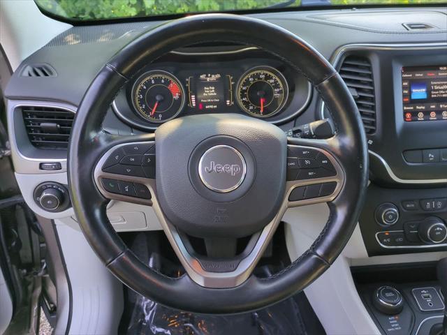 Photo of 2021 Light Brownstone Pearlcoat Jeep Cherokee