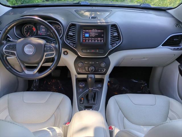 Photo of 2021 Light Brownstone Pearlcoat Jeep Cherokee