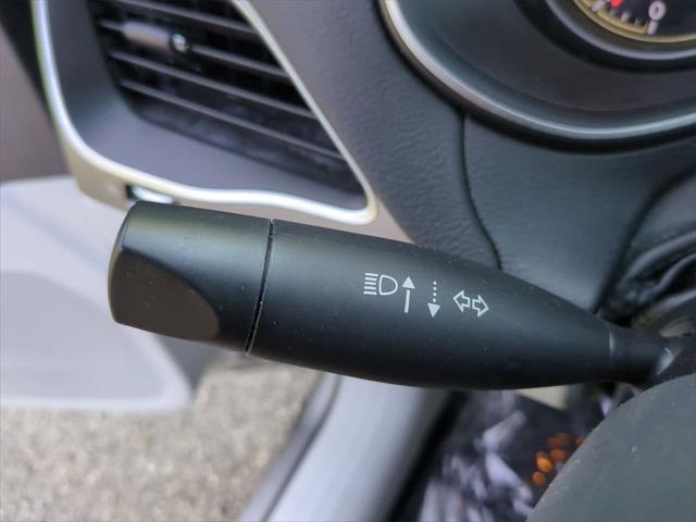 Photo of 2021 Light Brownstone Pearlcoat Jeep Cherokee