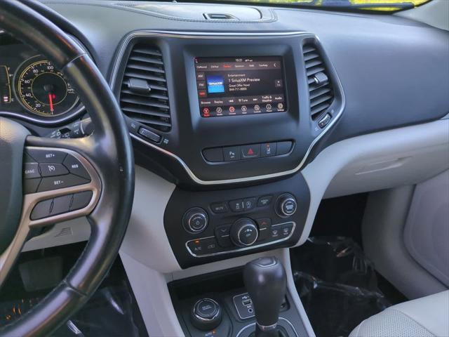 Photo of 2021 Light Brownstone Pearlcoat Jeep Cherokee