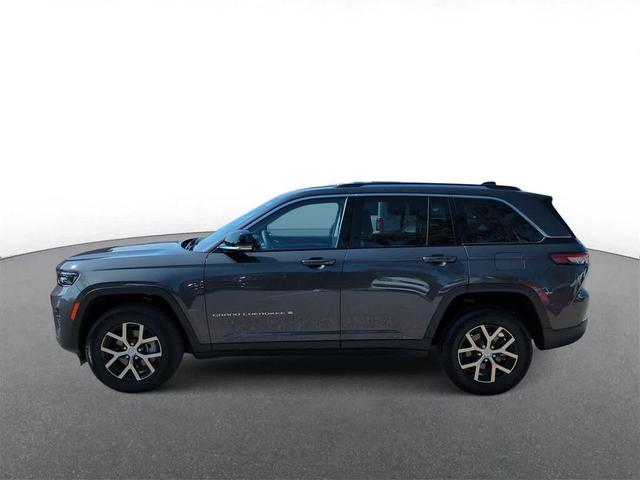 Photo of 2023 Baltic Gray Metallic Clearcoat Jeep Grand Cherokee