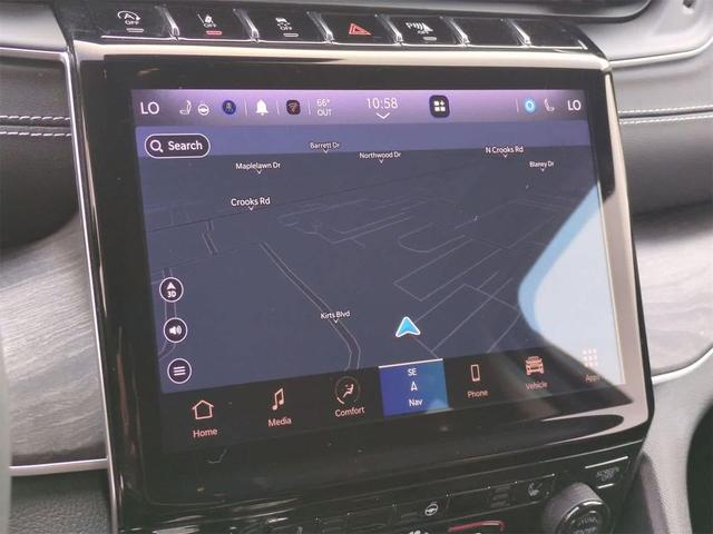 Photo of 2023 Diamond Black Crystal Pearlcoat Jeep Grand Cherokee