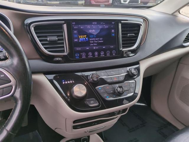 Photo of 2018 Velvet Red Pearlcoat Chrysler Pacifica