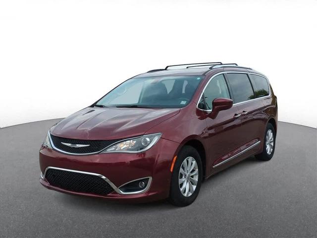 Photo of 2018 Velvet Red Pearlcoat Chrysler Pacifica