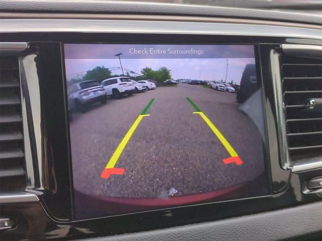 Photo of 2018 Velvet Red Pearlcoat Chrysler Pacifica