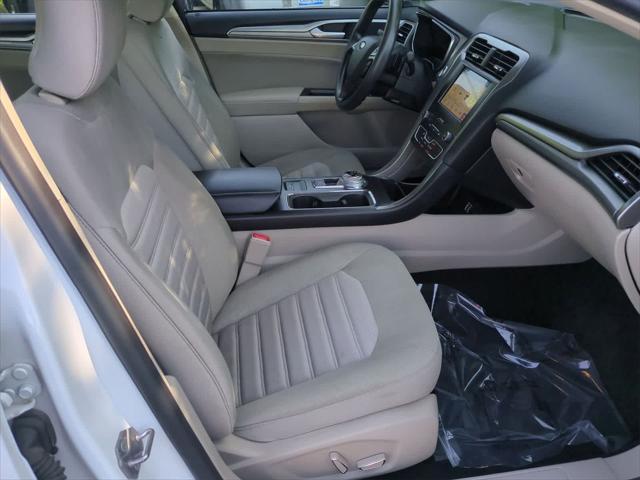Photo of 2019 Oxford White Ford Fusion