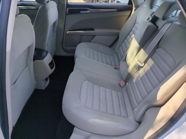 Photo of 2019 Oxford White Ford Fusion