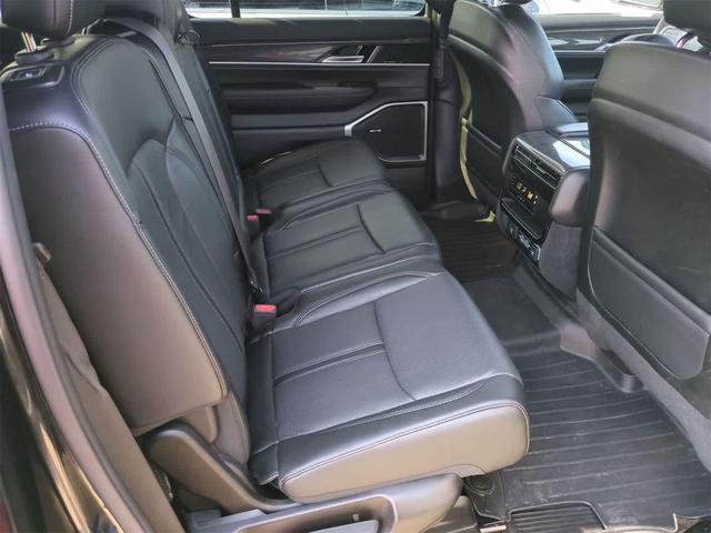 Photo of 2022 Diamond Black Crystal Pearlcoat Jeep Wagoneer