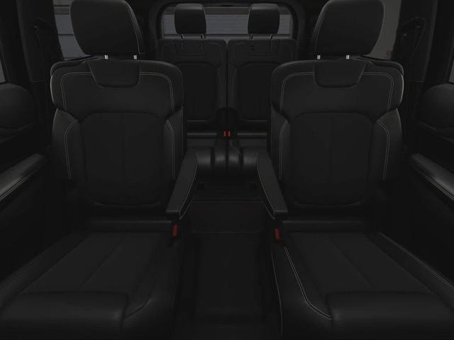 Photo of 2025 Diamond Black Crystal Pearlcoat Jeep Grand Cherokee L