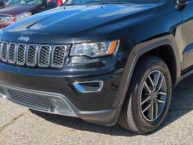Photo of 2020 Diamond Black Crystal Pearlcoat Jeep Grand Cherokee