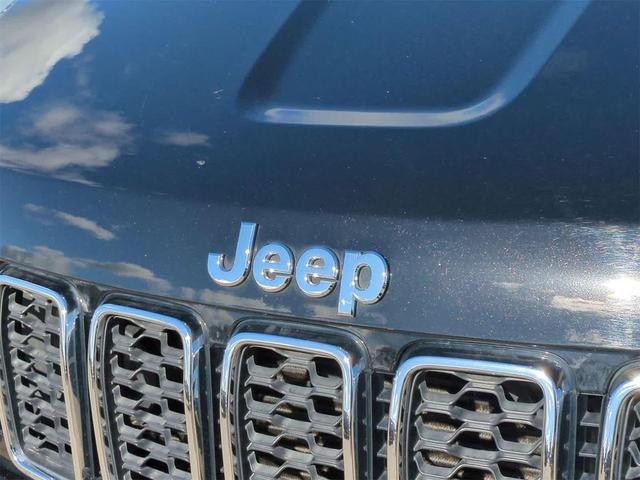 Photo of 2020 Diamond Black Crystal Pearlcoat Jeep Grand Cherokee