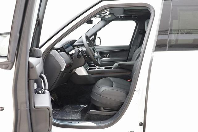 Photo of 2025 White Land Rover Range Rover