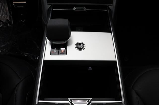 Photo of 2025 White Land Rover Range Rover