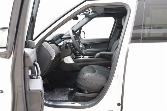 Photo of 2025 White Land Rover Range Rover