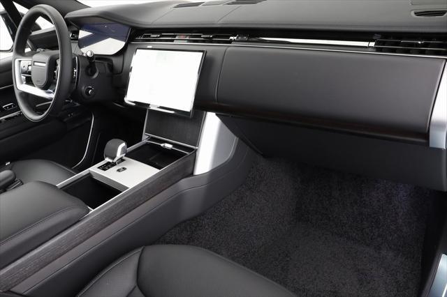 Photo of 2025 White Land Rover Range Rover