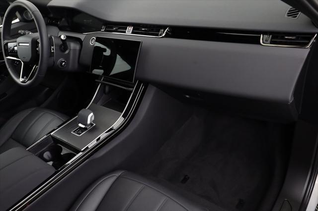 Photo of 2025 Seoul Pearl Silver Metallic Land Rover Range Rover Evoque
