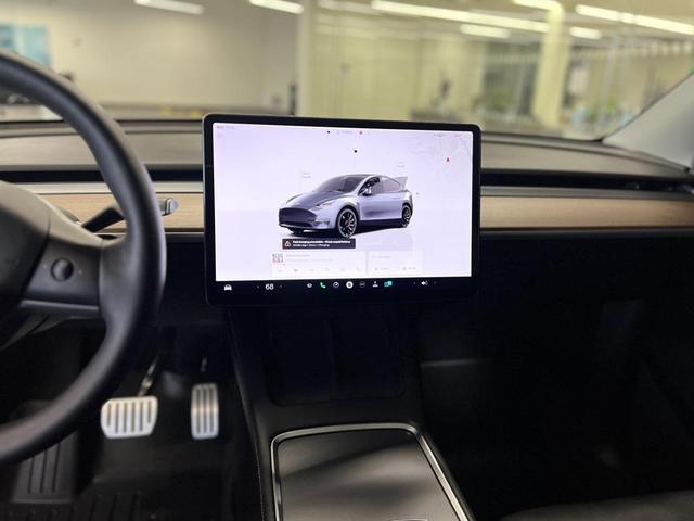 Photo of 2022 Midnight Silver Metallic Tesla Model Y