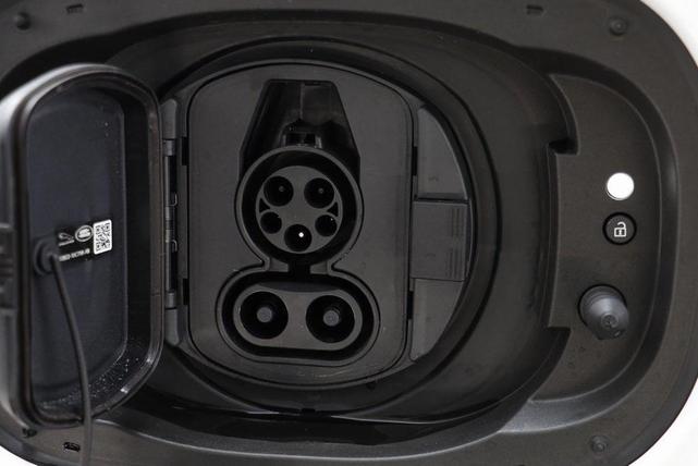 Photo of 2025 White Land Rover Range Rover