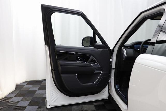 Photo of 2025 White Land Rover Range Rover